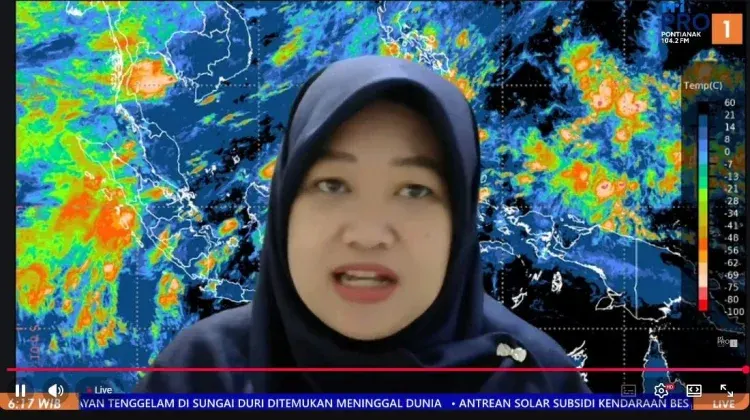 Prakirawan BMKG Supadio Pontianak, Debi dalam laporan cuaca di Warta Berita Pagi RRI Pro 1 Pontianak, Jum'at, 2 Oktober 2026.