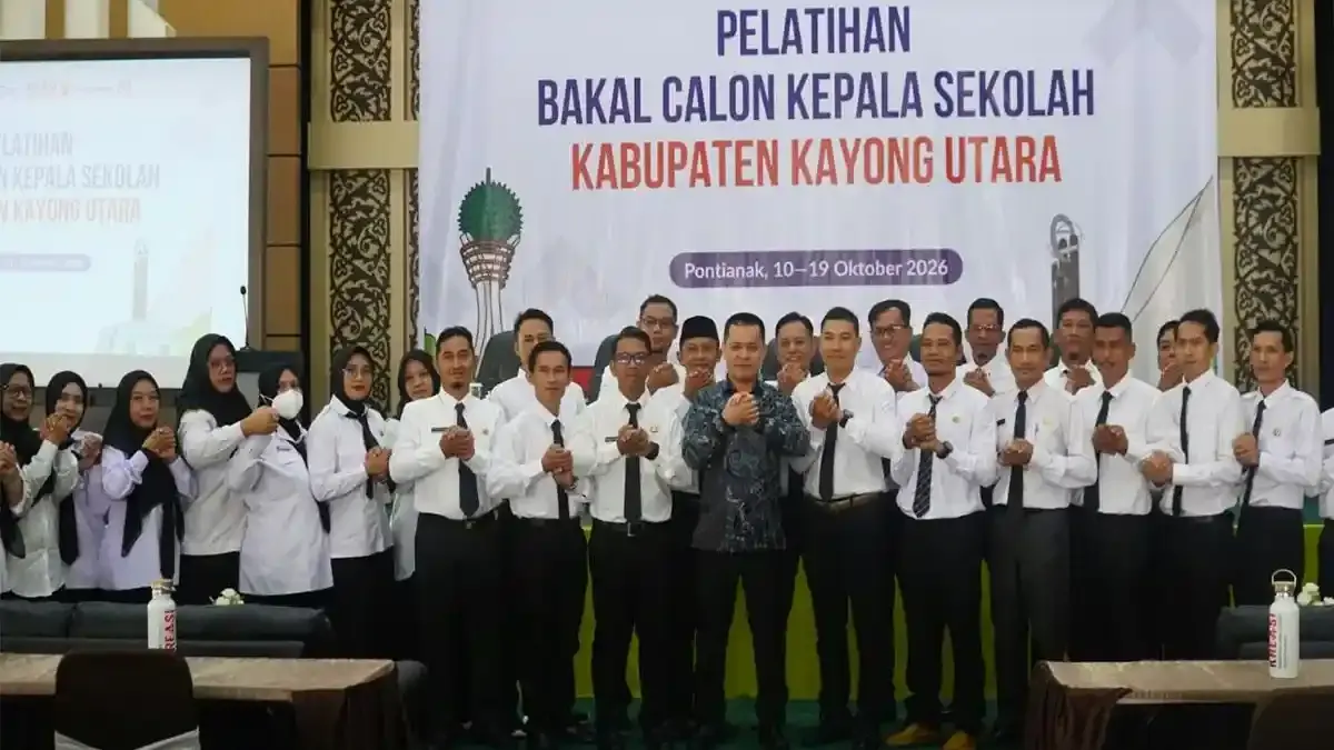 Bupati Kayong Utara Romi Wijaya menyampaikan sambutan dalam kegiatan Pelatihan Bakal Calon Kepala Sekolah Jenjang Sekolah Dasar (SD) Tahun 2026 di Pontianak, Kalimantan Barat.