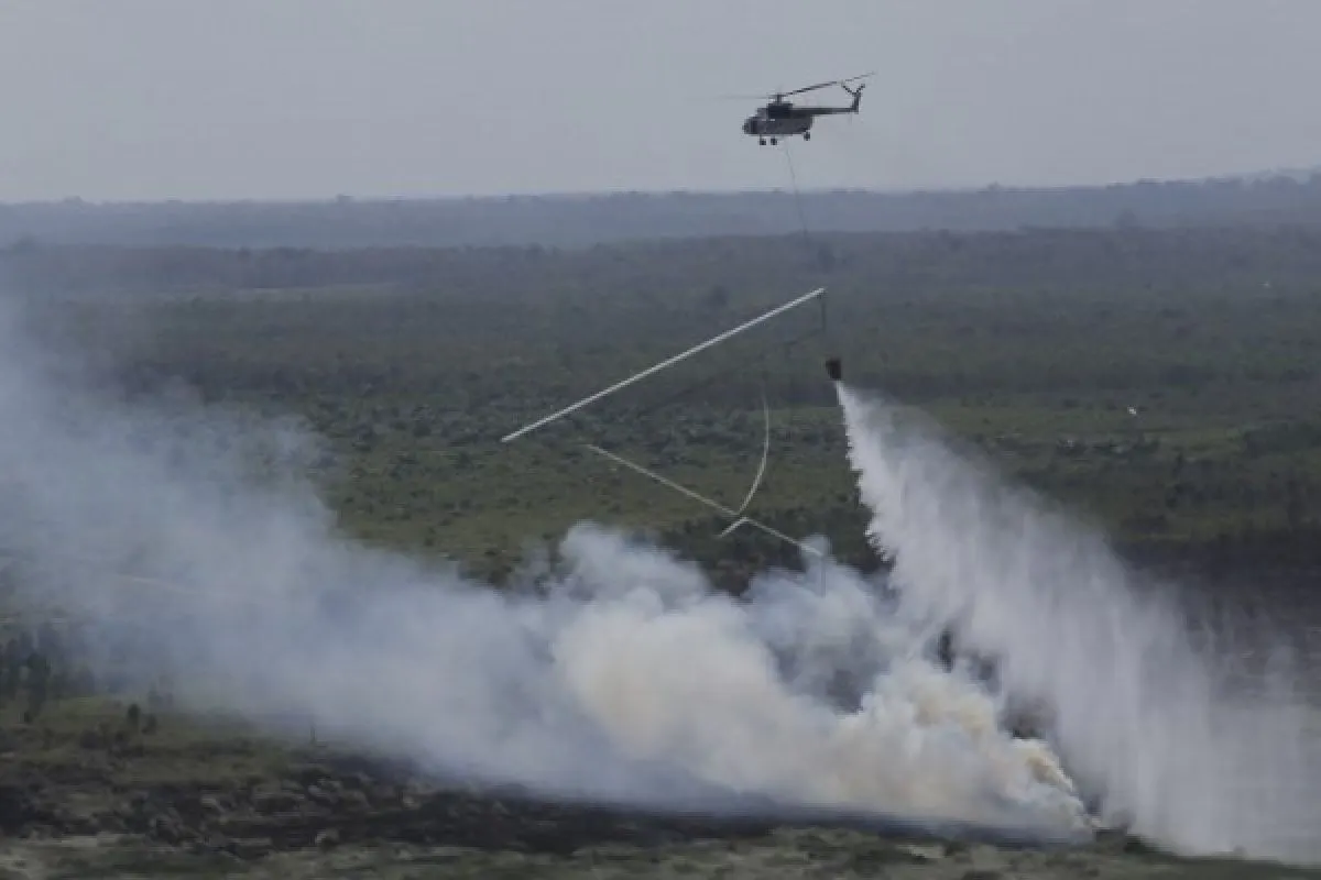 Pemerintah Provinsi Kalimantan Barat (Pemprov Kalbar) menyiapkan empat helikopter water bombing untuk mendukung penanganan kebakaran hutan dan lahan (karhutla).