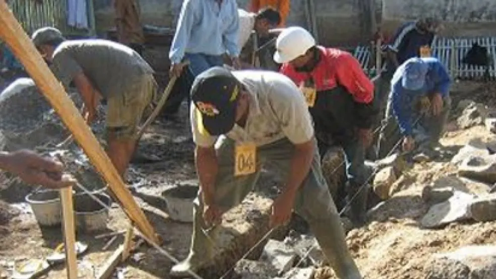 buruh proyek sekolah rakyat.