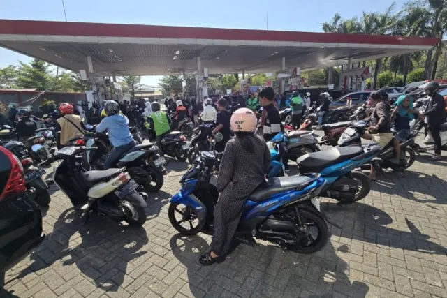 Kabut Asap Belum Reda, Warga Sukadana Keluhkan Sulitnya Mendapatkan BBM