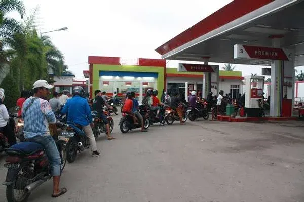 BBM Langka di Bali dan Surabaya, Pertalite Dijual hingga Rp75 Ribu per 1,5 Liter