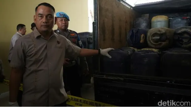 Penyebab Antrean BBM Membludak: Polda Kalbar Ungkap 12 Kasus Penyelewengan Solar dan Pertalite
