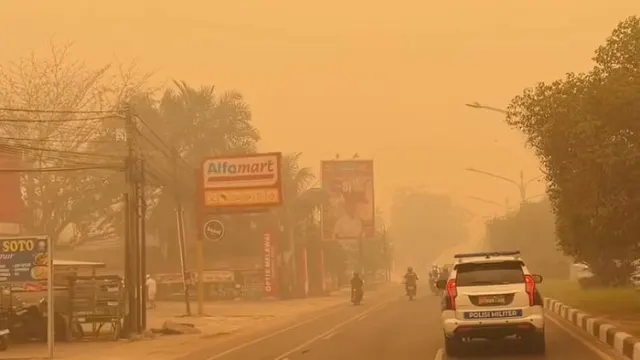 Langit Palangka Raya Menguning Akibat Kabut Asap Pekat, Kualitas Udara Masuk Kategori Berbahaya